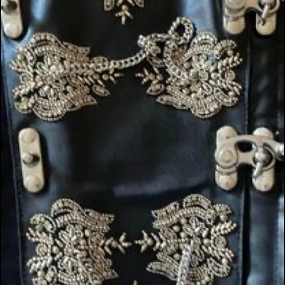 Corset - Picture 4 of 6